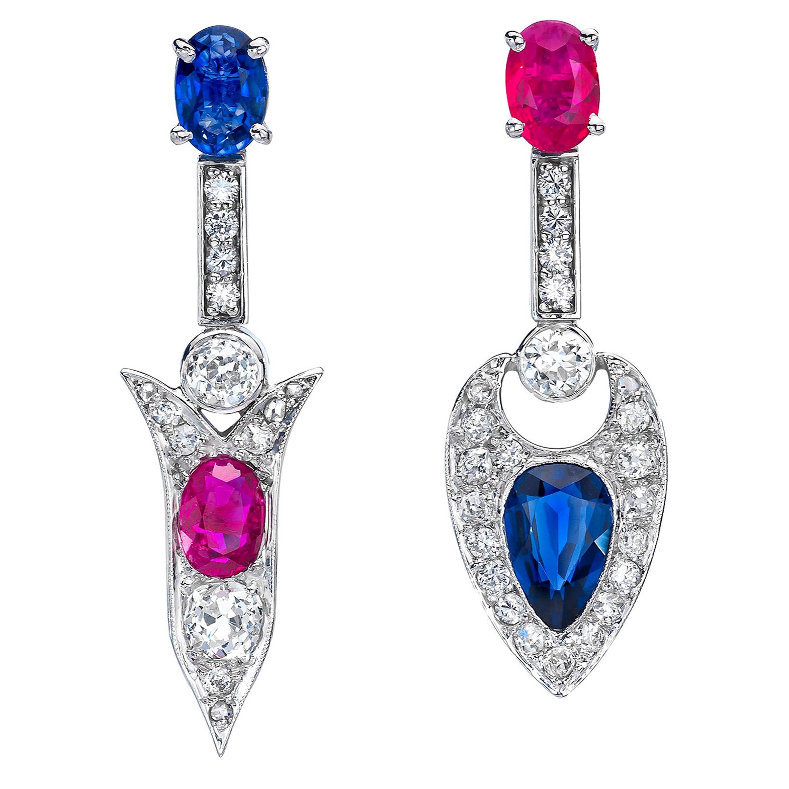 Pendentifs d'oreilles Arrow en rubis, saphir et diamant de Mindi Mond en vente
