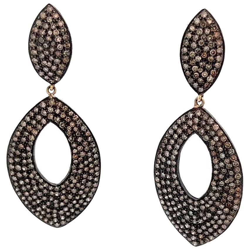 Boucles d'oreilles pendantes en rhodium noir avec diamants en champagne