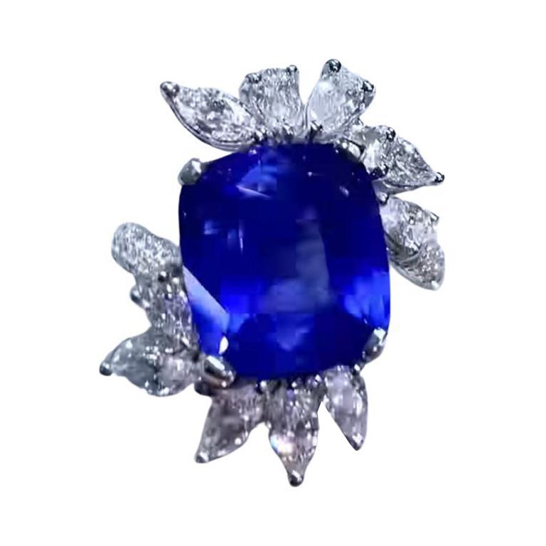 AIG Certified 9.35 Ct Ceylon Cornflower Blue Sapphire Diamonds 18K Gold Ring For Sale