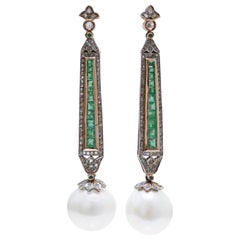 Ohrringe aus 14 Karat Roségold mit grauen Perlen, Smaragden, Diamanten und Silber.