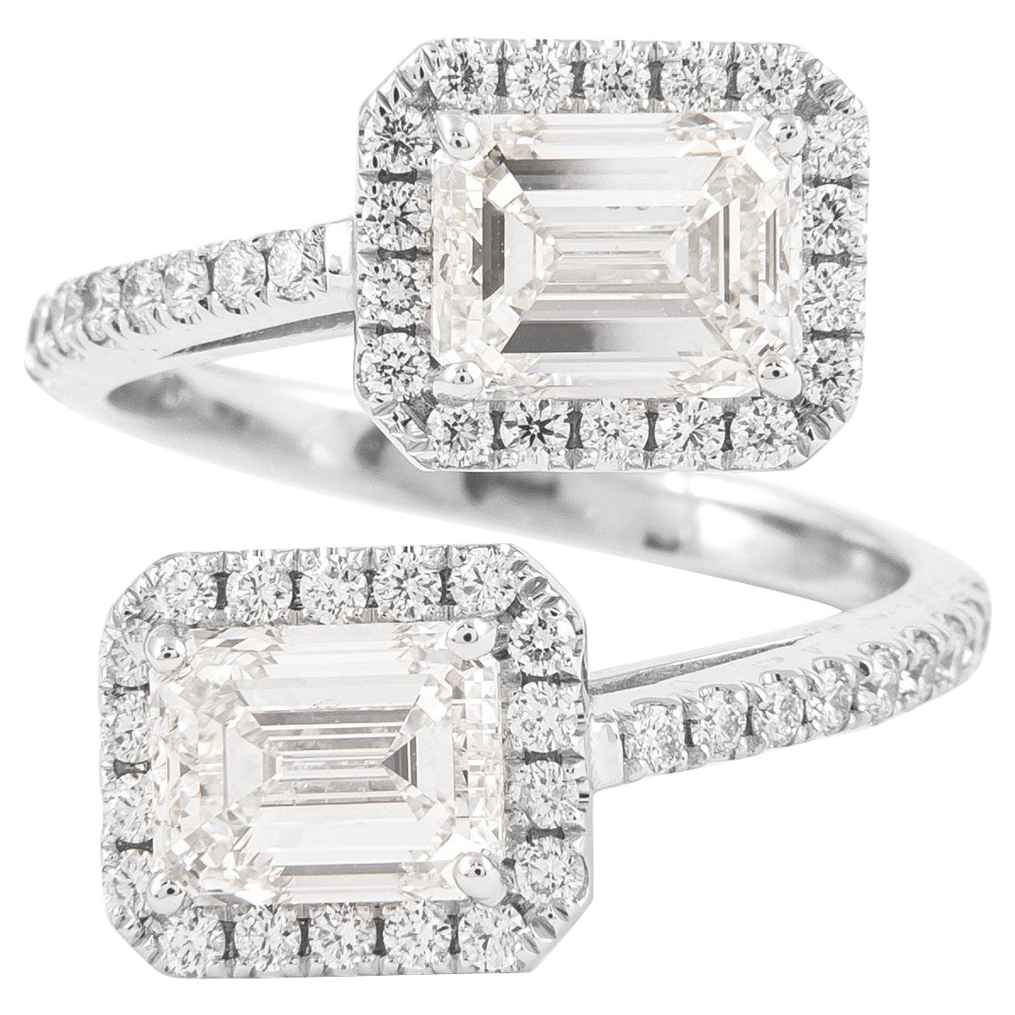 Alexander GIA zertifiziert 3,89 Karat Toi et Moi Smaragdschliff Diamanten Pave Bypass-Ring im Angebot