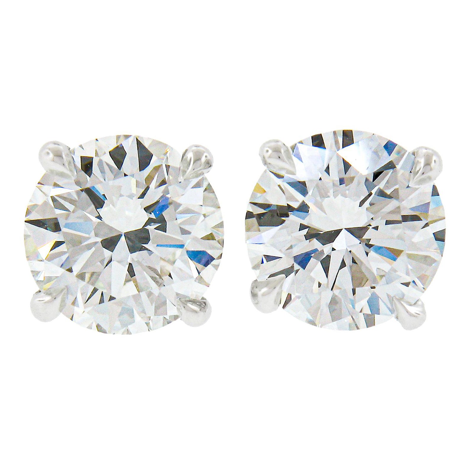 NEW Platinum 2.22ctw GIA Round Brilliant Diamond G VVS VS Stud Earrings For Sale