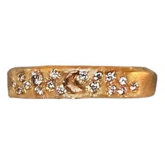 Moon and Diamond Sprinkles constellation ring band in 18K Gold