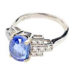Retro 3.77 carats Ceylon Sapphire and diamonds ring