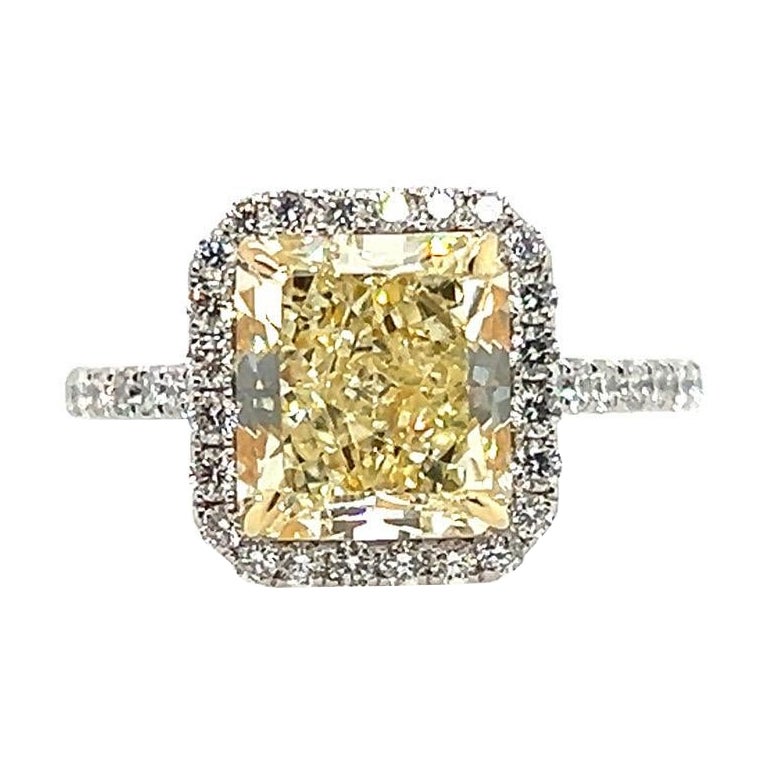 GIA Certified 3.61 Carat Natural YZ Light Yellow VS2 Diamond Plt Engagement Ring For Sale