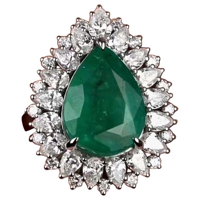 NWT $31, 500 18KT Gold Large Gorgeous Fancy Pear Emerald and Diamond Ring For Sale