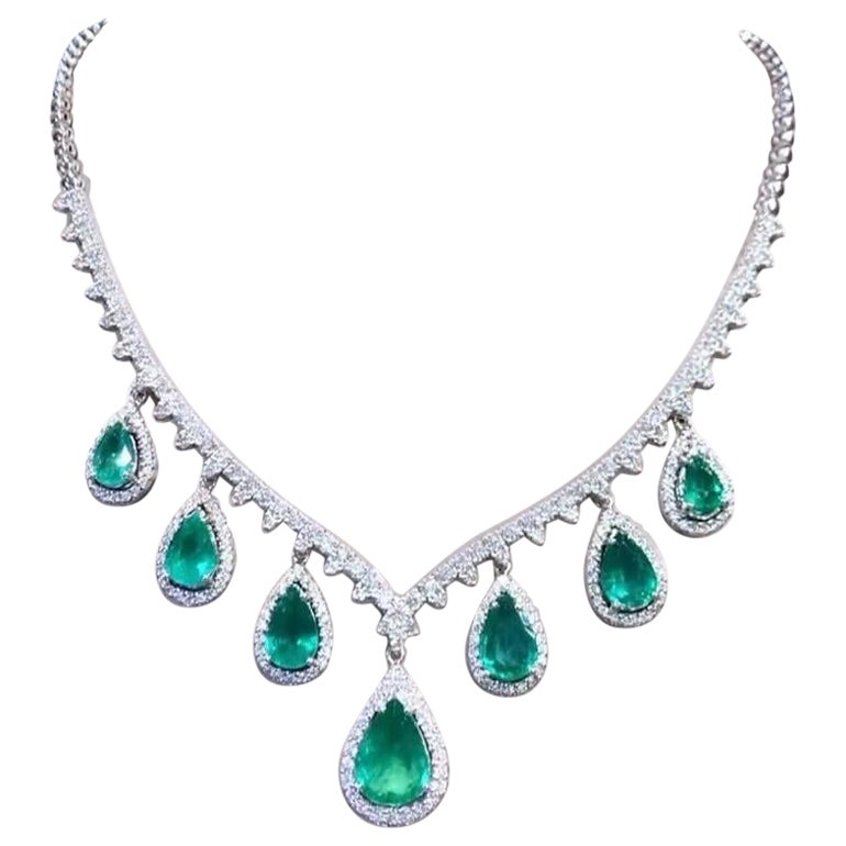 AIG Certified 20.54 Zambian Emeralds  6.24 Ct Diamonds 18K Gold Necklace  For Sale