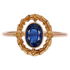 French 1900s Sapphire 18 Karat Yellow Gold Leafy Crown Oval Ring