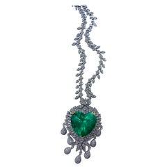 Retro Emilio Jewelry Certified 54 Carat Vivid Green Colombian Emerald Heart Necklace