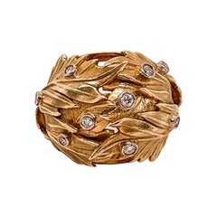 Vine Leaf Bombe Ring - 14ct yellow gold with brilliant diamonds