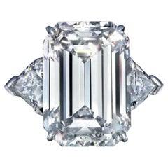 Bague solitaire en diamant taille émeraude de 4 carats certifiée par le GIA