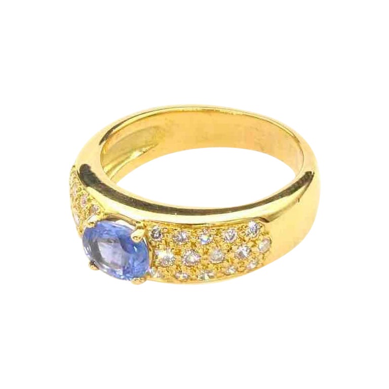 Sapphire and diamonds ring in 18k yellow gold For Sale