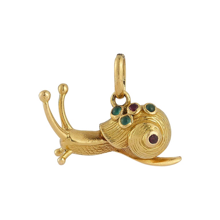 Vintage 18k Yellow Gold Ruby and Emerald Highly Detailed Snail Charm For Sale