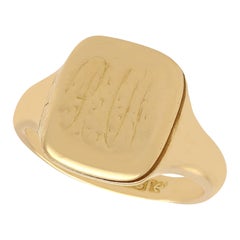 Antiguo anillo de oro amarillo de 1900 con medallón esmaltado