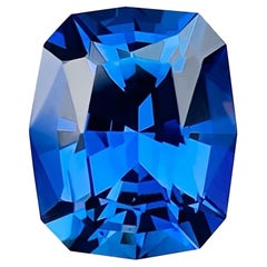 Royal blue tanzanite precision master cut unique gemstone 7.70 ct loop clean