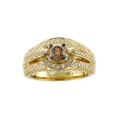 Ring mit Diamanten aus Schokolade und Vanille, gefasst in 14K Honey Gold