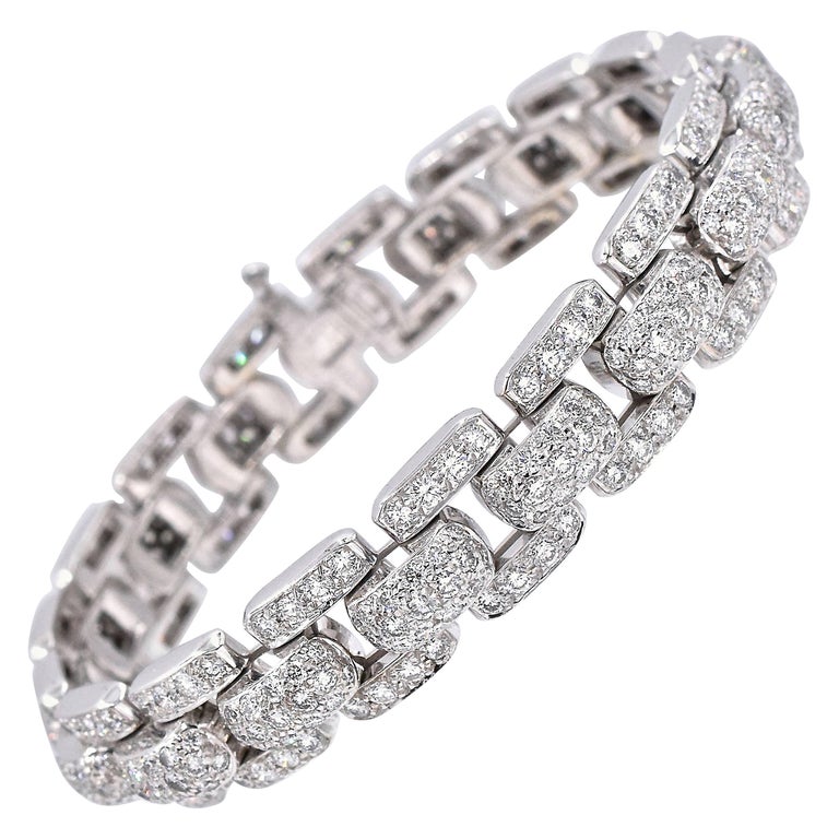 Classic pave set diamond link bracelet by CARTIER.
With 425 fine quality diamonds set in 18k gold with approximate total weight of 8.5 carats. Length of the bracelet is 7 inches
Signed and numbered Cartier ##918671

