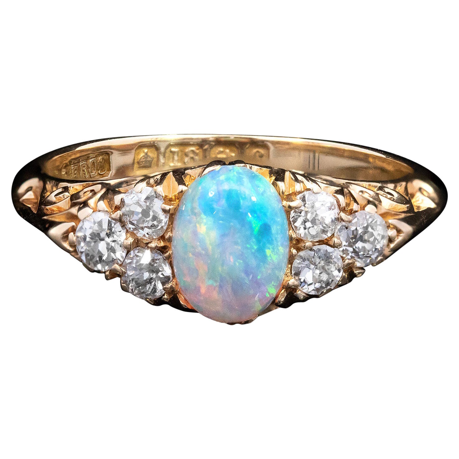 Halbreihiger edwardianischer Opal- und Diamantring, um 1902 im Angebot