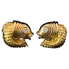 Paire de boutons de manchette poissons en or sertis de diamants Circa 1980