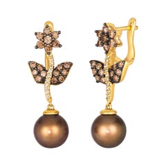 Boucles d'oreilles composées de perles et de diamants de couleur chocolat et vanille serties dans de l'or 14K Honey