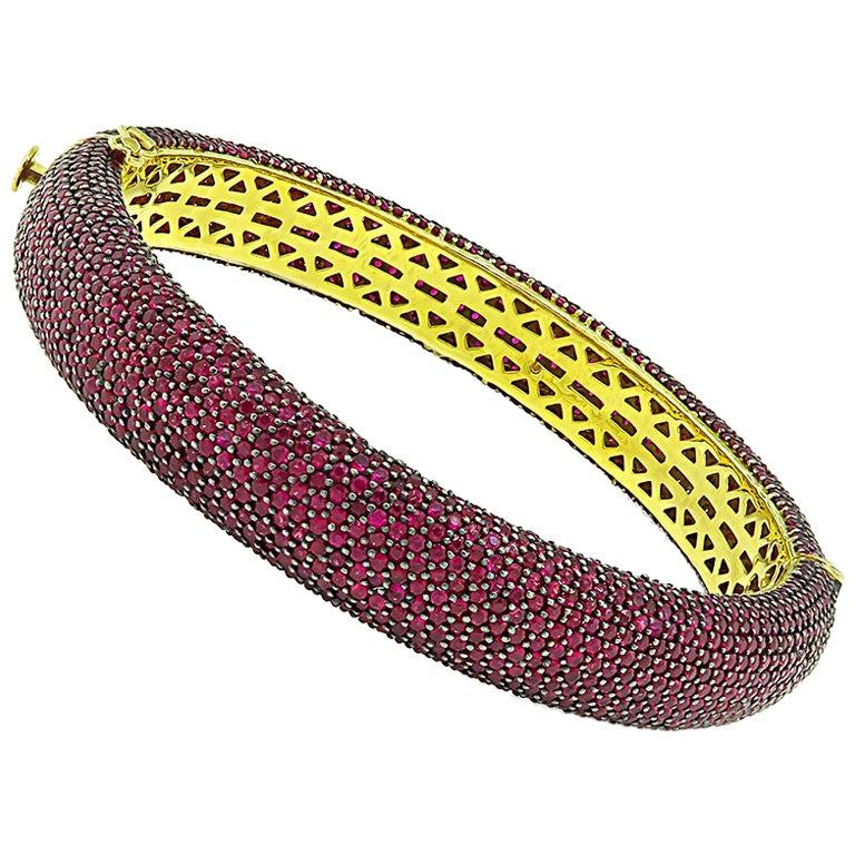 25.00ct Ruby Gold Bangle For Sale
