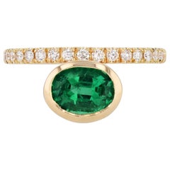 Ovaler sambischer Smaragd und Diamantring mit Pflasterung