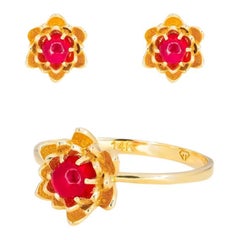 Lotus-Blumenschmuck-Set: Ring und Ohrringe aus 14k Gold.