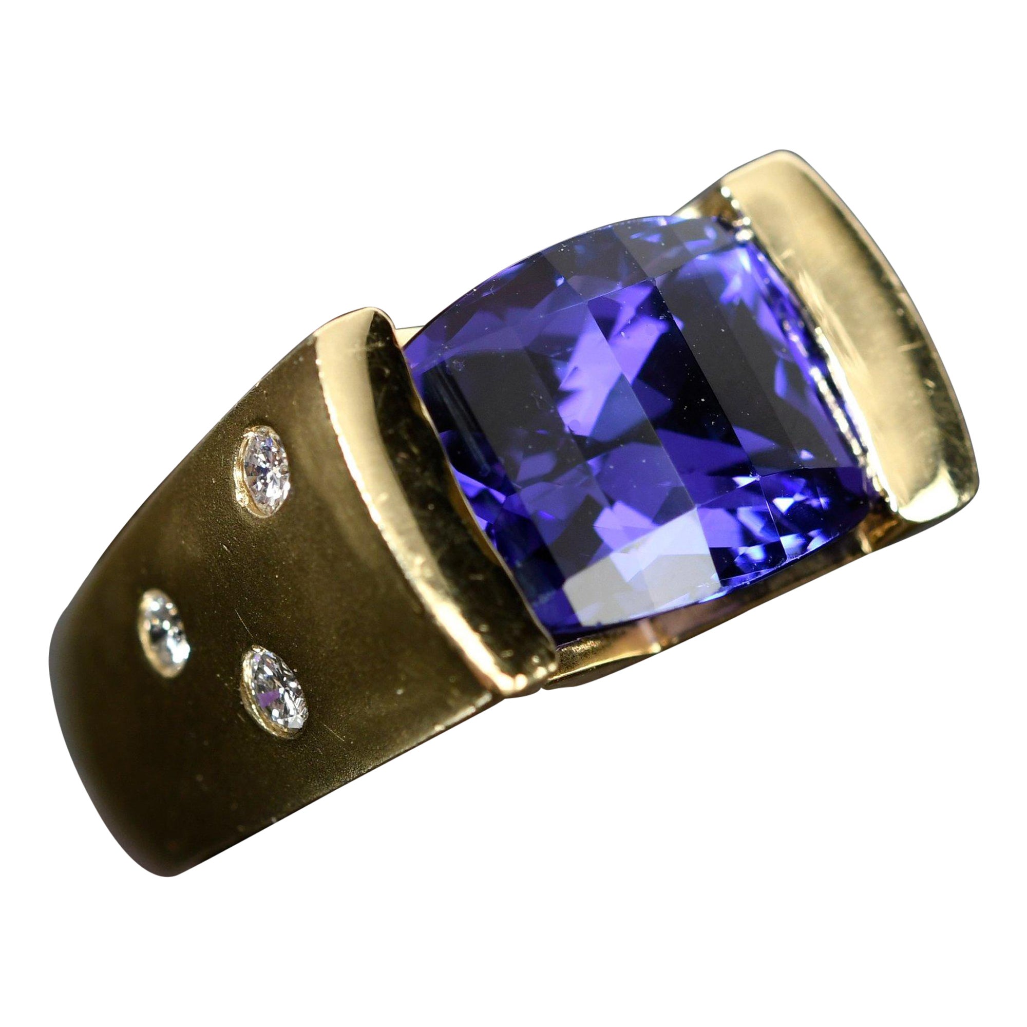 Estimated 9ct Checkerboard Tanzanite Estate Ring - 1/2+ troy oz Gold and Dias