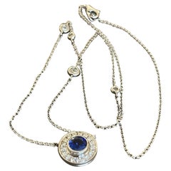 Collier en or blanc 18 carats avec saphirs et halo rond de 0,70 carat par Yard 1 carat