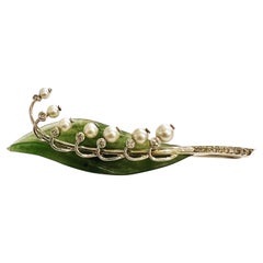 Österreichische Nephrit-Jade-Brosche aus 14 Karat Gold mit Diamanten, Perlen und Lilien aus dem Tal, 1950er Jahre