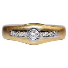 Retro Circa 1980s 18k Gold Natural Diamond Decorated Band Ring 