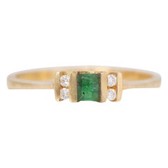 Exquisite 3-stone Emerald Diamond Ring in 18K Yellow Gold