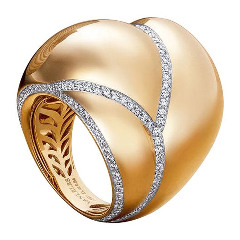 18 Karat Yellow Gold and White Diamonds Ring For Sale