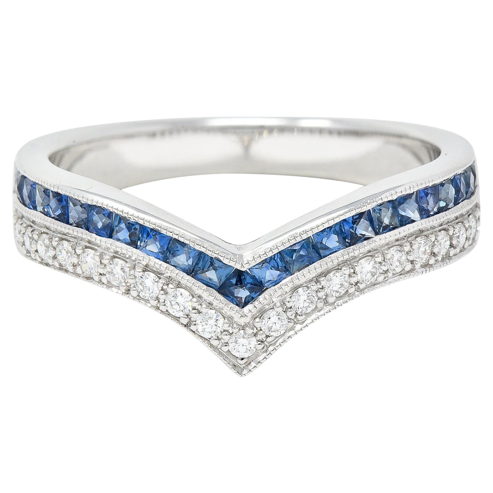Bague à anneau à chevrons en or blanc 14 carats avec saphir taille française et diamants