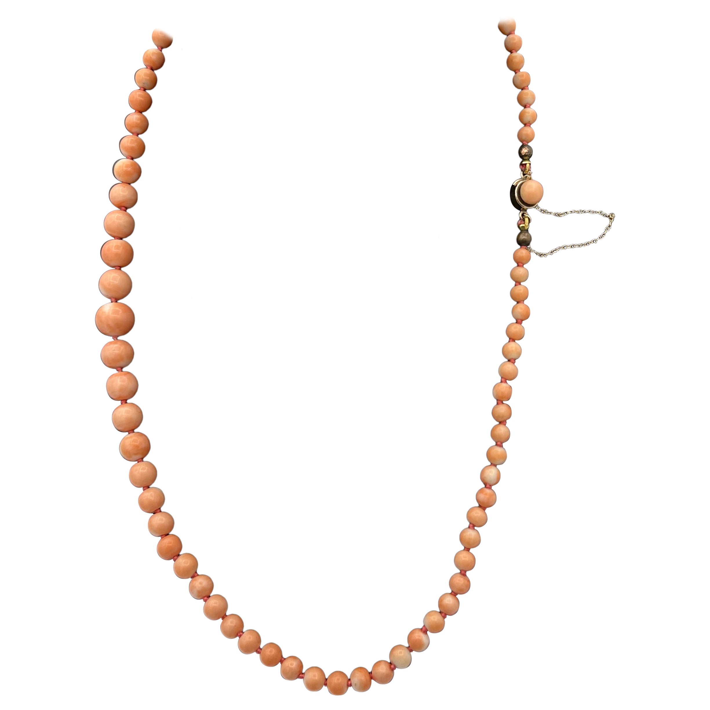 Collier victorien en or de 20 pouces avec perles de corail graduées 5 - 10 mm en vente