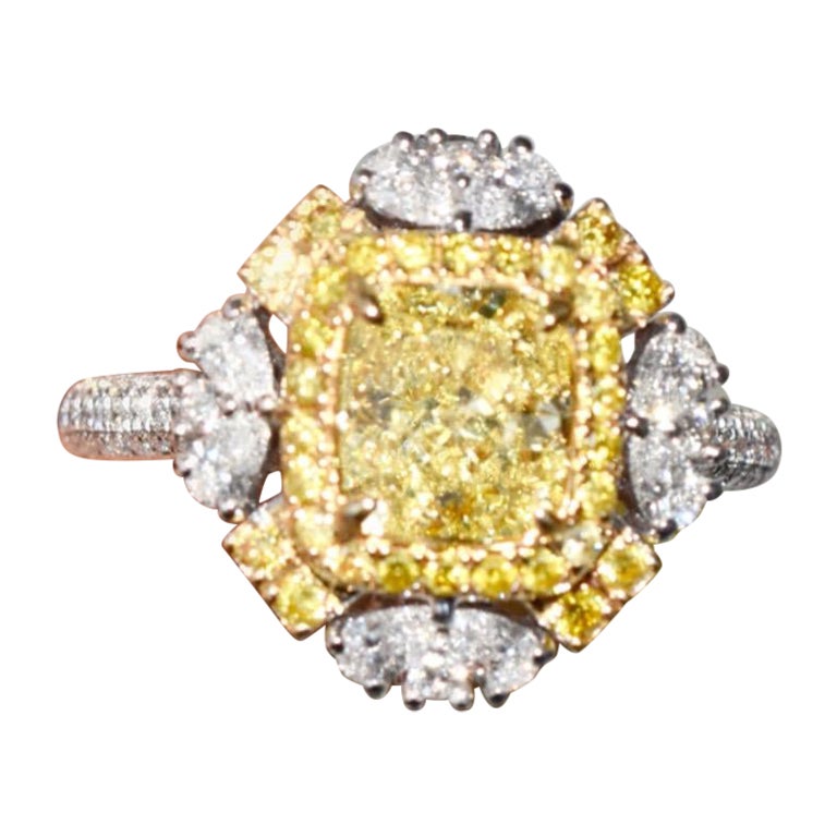 Bague et pendentif convertibles en diamant jaune intense fantaisie de 1.26 carat, certifié GIA en vente