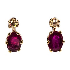 Boucles d'oreilles à levier de style Art déco en or jaune avec diamants blancs taille rose et rubis