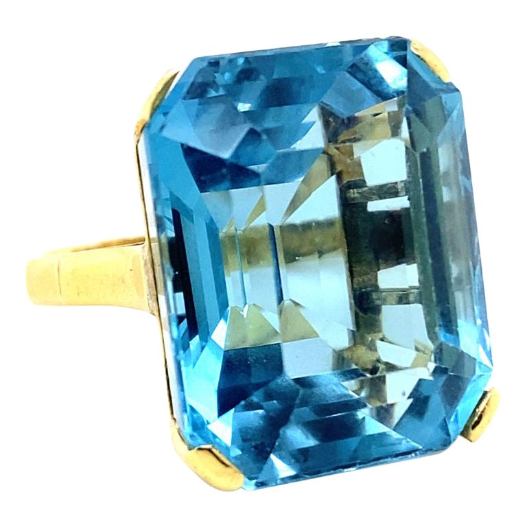 Vintage Aquamarine 18 Karat Yellow Gold Cocktail Ring, Circa 1960