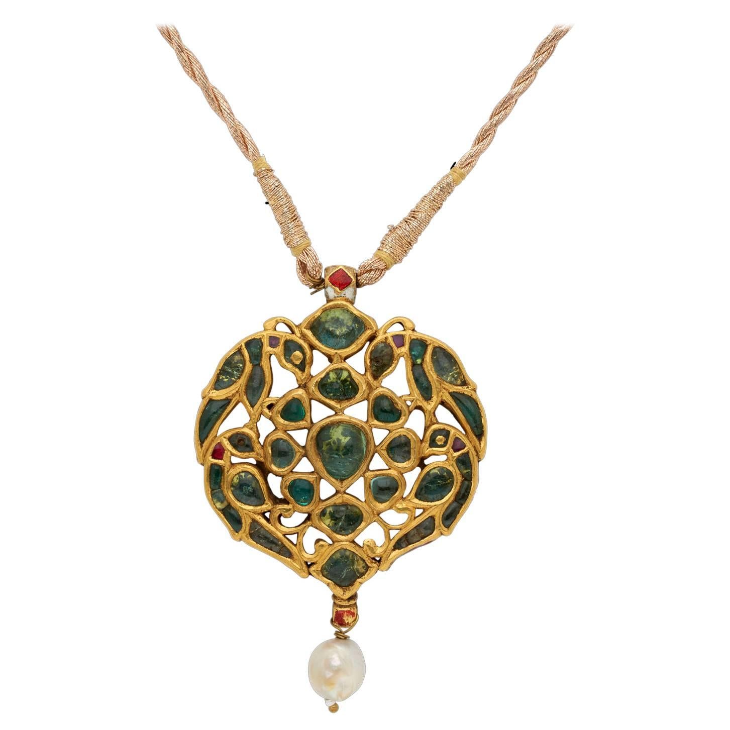Antique Indian Pendant in Gold with Emeralds and Pearl For Sale