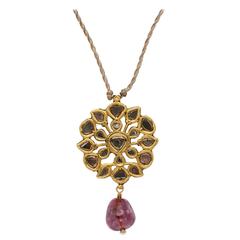 Antique Indian Pendant in Gold with Diamonds and Spinel