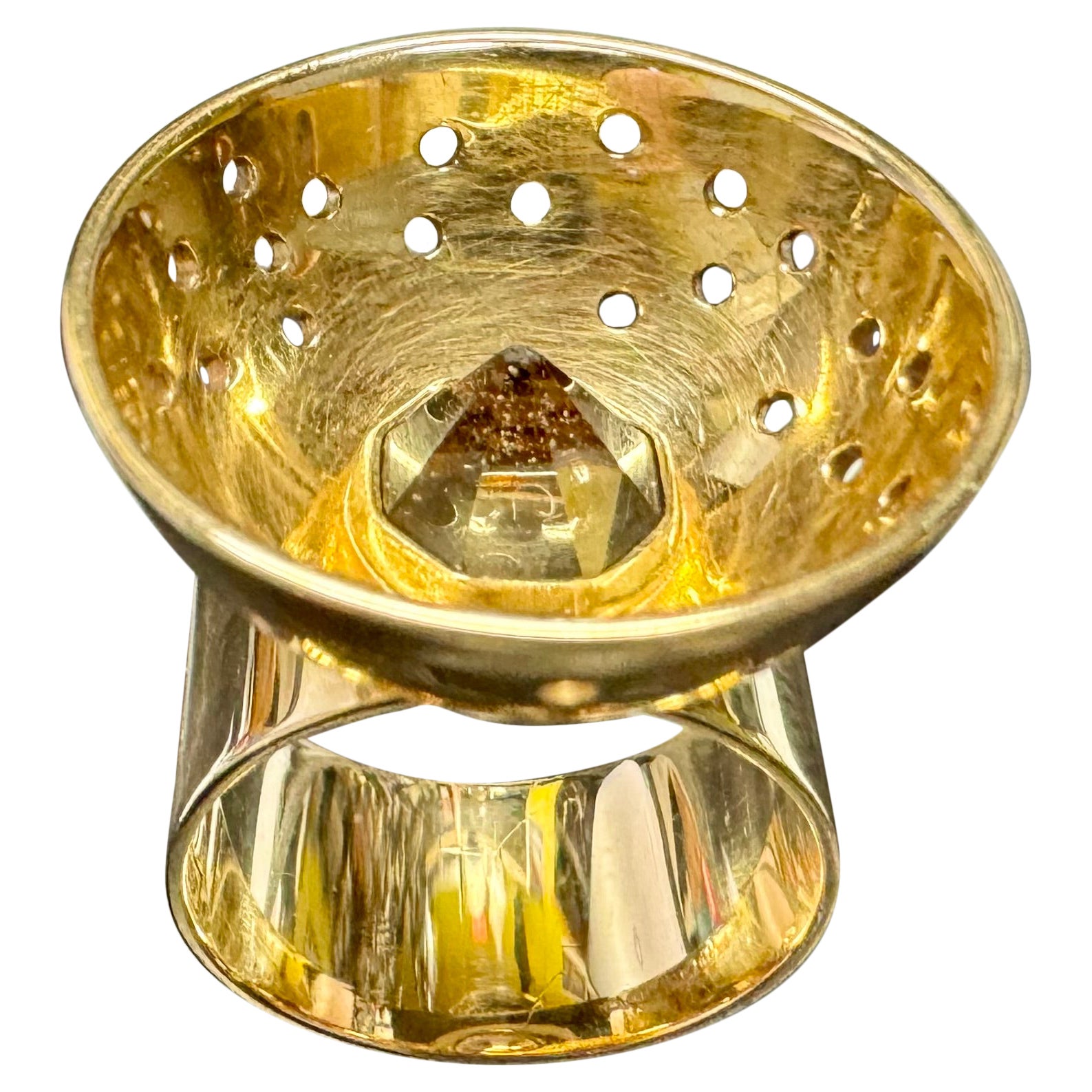Ring aus 14 Karat Gold. Design Französisch-französischer Innenarchitekt Li Helo. Selten.