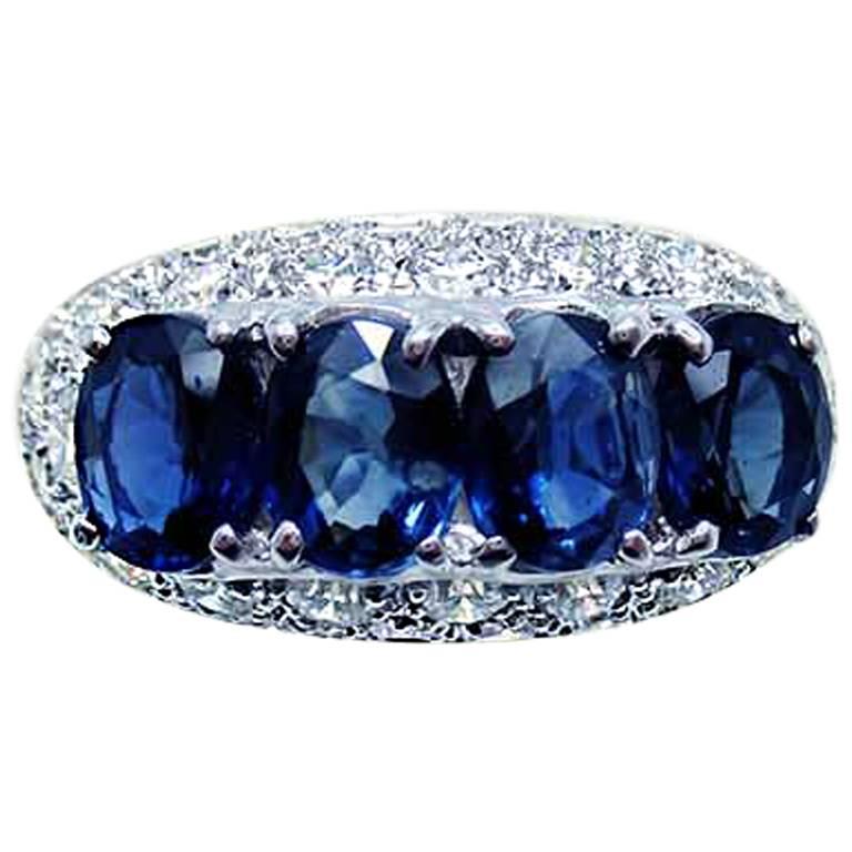 18K White gold Oval Sapphire and Diamond Ring For Sale