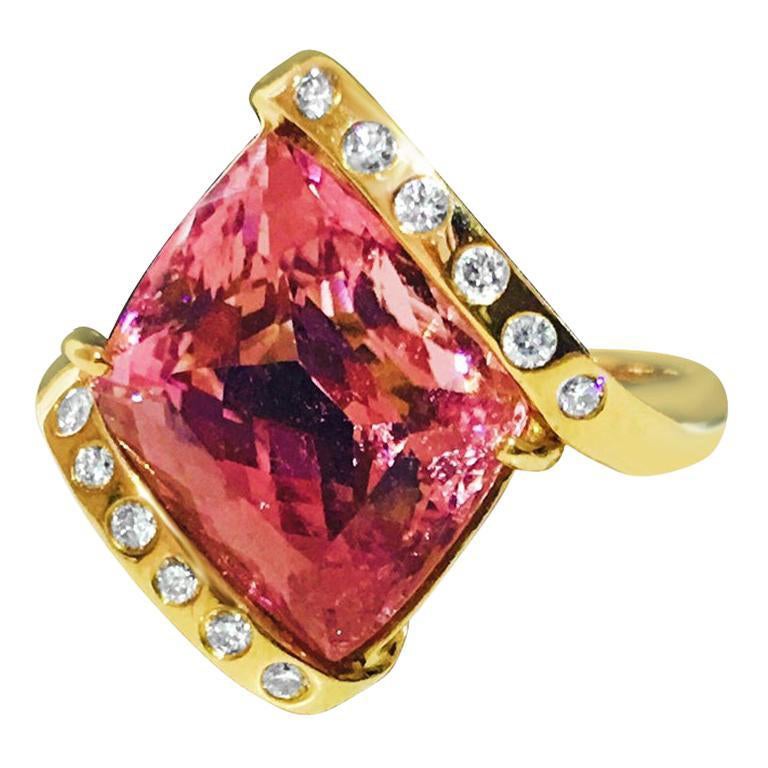 Ladies 14k Gold 8.00 CT Kunzite and VS/F Diamond Ring For Sale