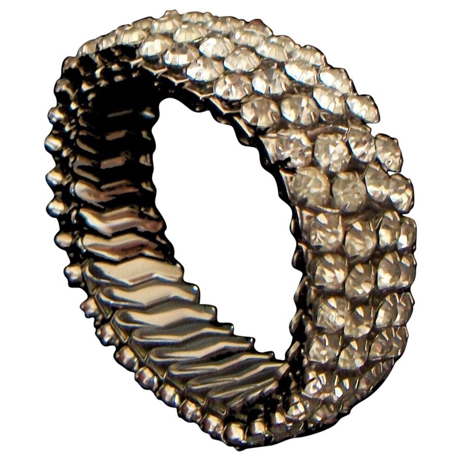 Bracelet flexible vintage en strass - Non signé - Milieu du 20ème siècle en vente