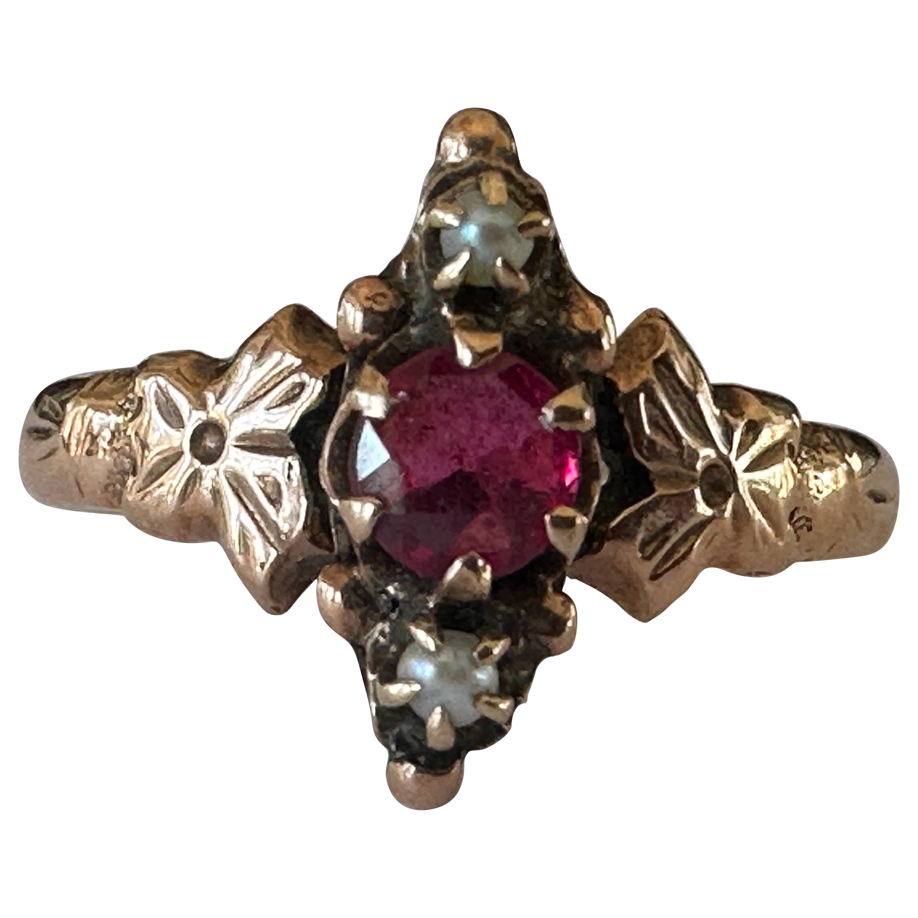 Antiker viktorianischer Rubin- und Perlenkettenring  im Angebot