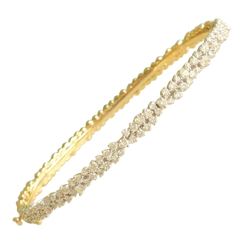 Cluster Design Dual Tone Diamond Bracelet set in 18k Solid Gold For Sale
