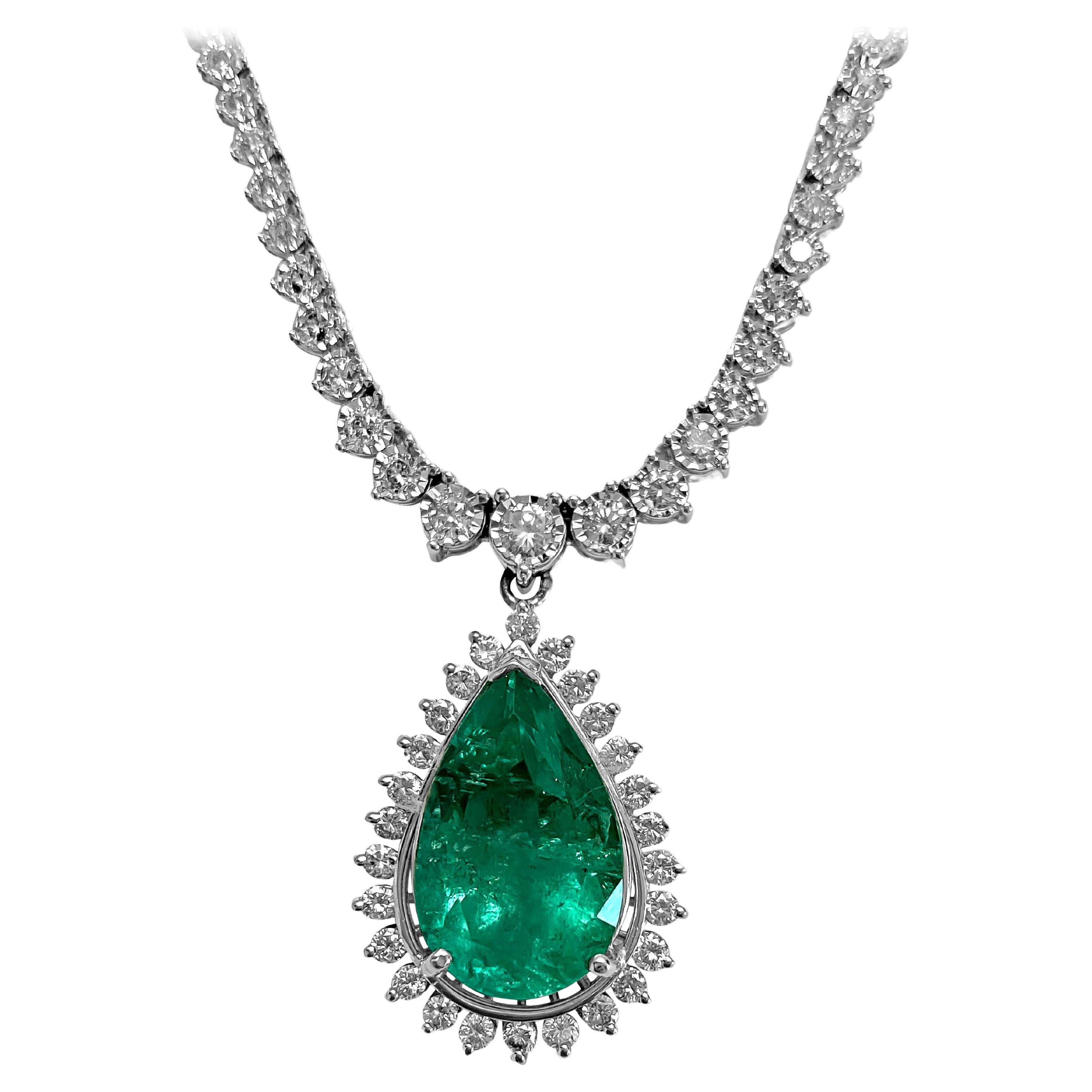 Certified 12.00ct Colombian Emerald Diamond Necklace For Sale