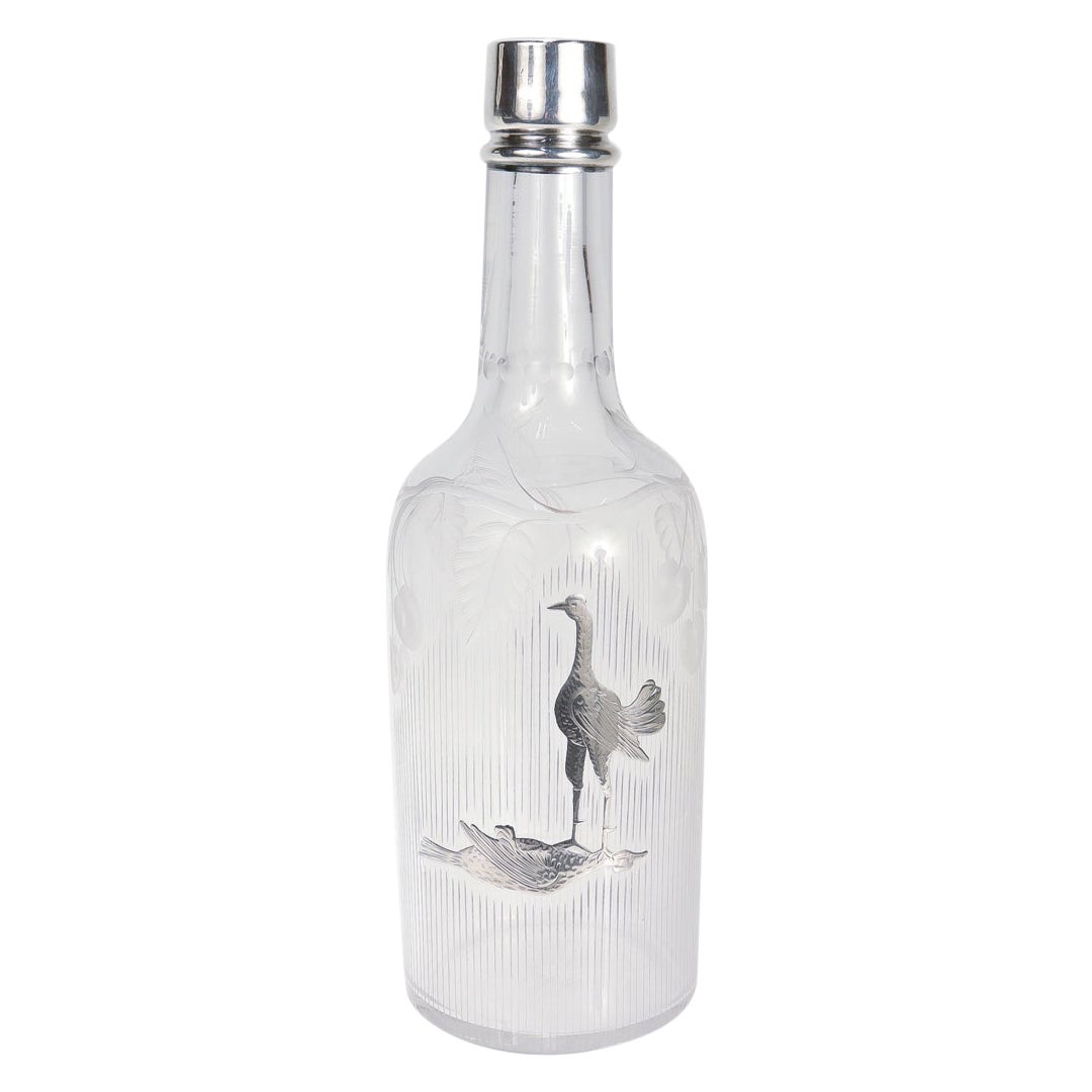 Antike Bar-Rückenflasche aus geschliffenem Glas und Silber-Overlay mit Kämpfer-/Spielzeugkrügen im Angebot