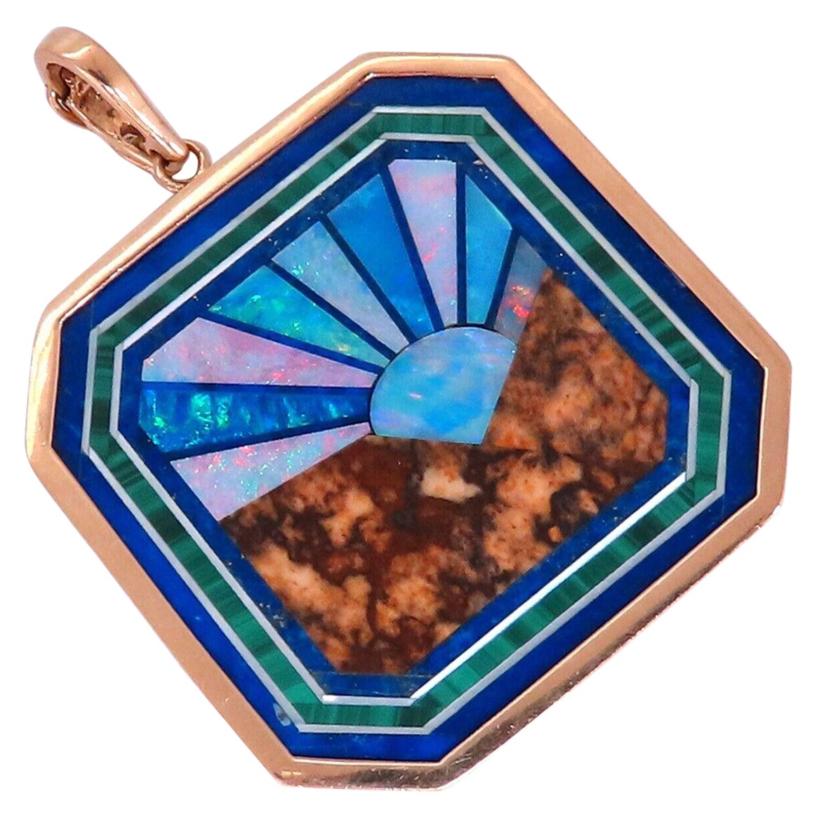 Pendentif Rising Sun Pietra Dura incrusté d'opales, de malachites et de lapis en or 14 carats