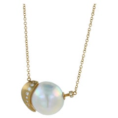 Collier pendentif en or 18K Statin avec perle blanche des mers du Sud et diamant
